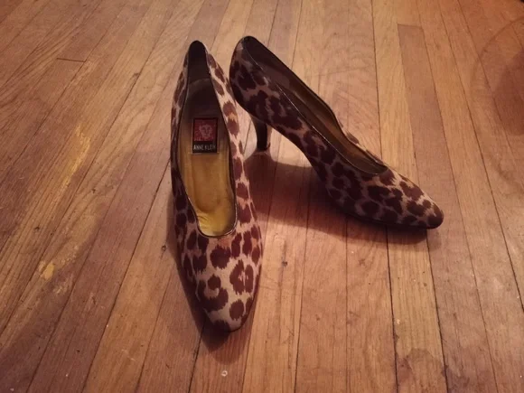 Anne Klein Kitten Heels - Picture 2 of 8